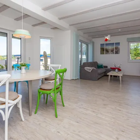 Suedstrand Mit Terrasse, Kamin Und Sauna Sellin (Rugen)