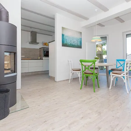 Südstrand Mit Terrasse, Kamin Und Sauna * Sellin (Rugen)